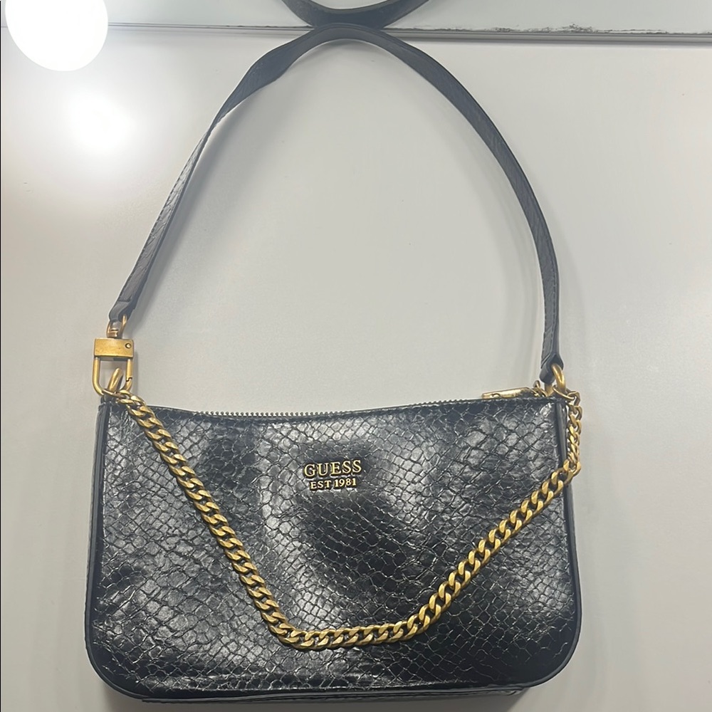 GUESS Black Shoulder Bag with Gold Chain